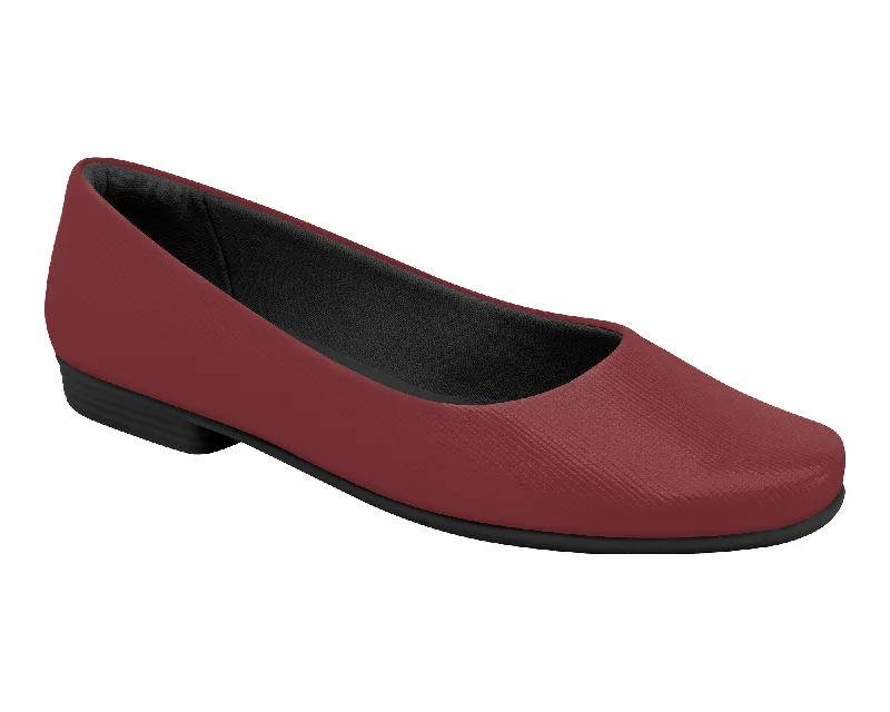 These flats in ruby color, with their flat outsole, have a comfortable look and give a boost to more casual and laid-back outfits Ref: 250115-546